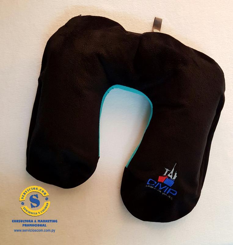 05 - Almohada de viaje con logo bordado