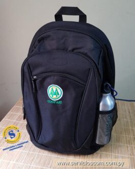 Mochila con bordado personalizado